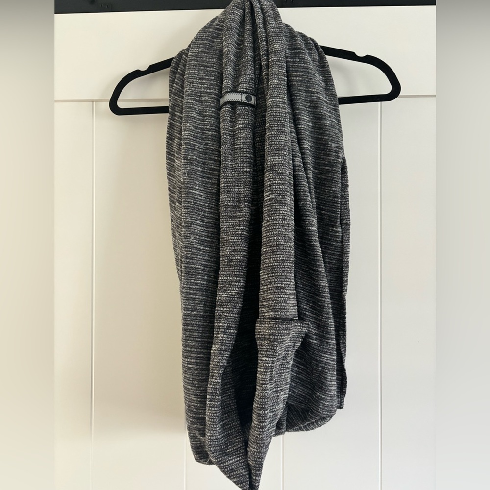LULULEMON - Wrap Scarf